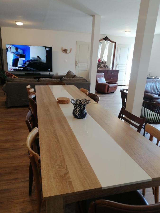 Logement Entier Spacieux Et Confortable A 1 H De Paris Courtenay  Luaran gambar